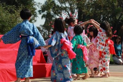 ​日本女儿节是几岁女孩子过：孩提时小女孩，祝女儿健康