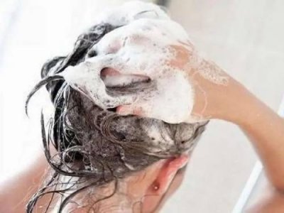 ​晚上十点后洗头的害处，晚上洗头发的危害湿气会重吗