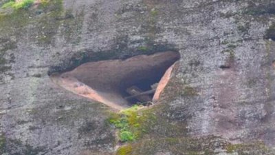 ​龙虎山悬棺未解之谜，本地旅行局悬赏30万寻人破译