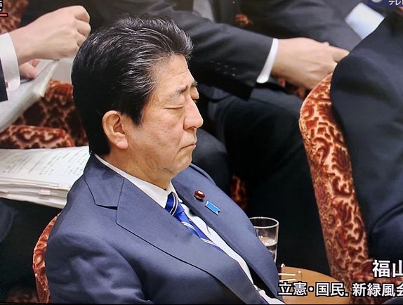 媒介：安倍9秒咳嗽3次引举国担忧，终归怎样回事？