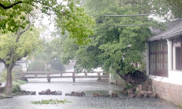 为什么很多人在下雨天会睡得更香,为何人在下雨天睡得很香呢图10