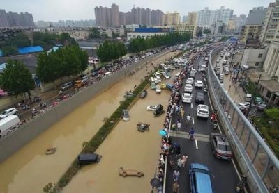 ​航拍雨后郑州道路积水正退去6(航拍雨后郑州:道路积水正退去)