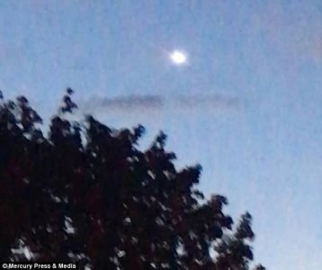 ​又是UFO？英国伦敦夜空出现高速飞行发光物体