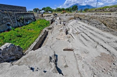 ​意大利考古队发现庞贝古城建筑群 罕见保持完好