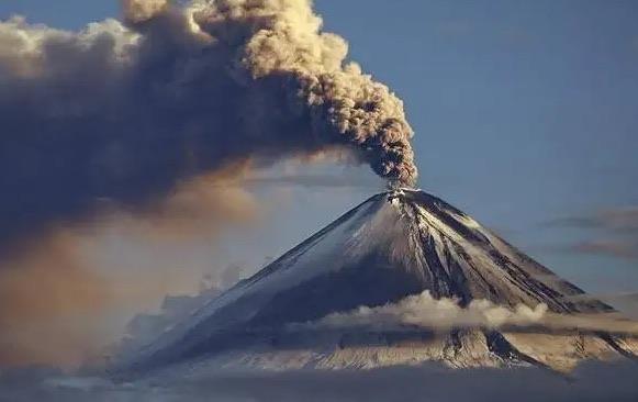 探秘尼拉贡戈火山的相关介绍（尼拉贡戈火山图片）  3