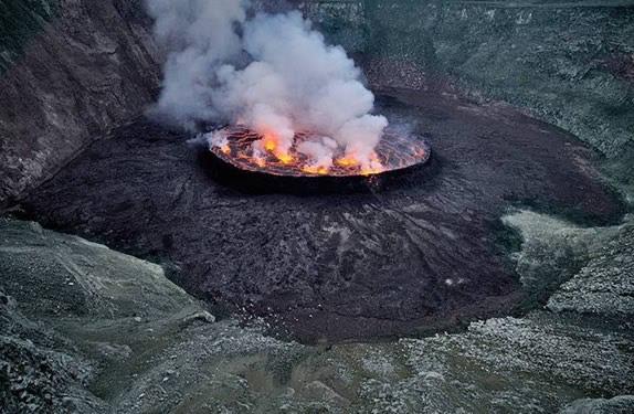 探秘尼拉贡戈火山的相关介绍（尼拉贡戈火山图片）  1