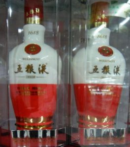 ​西凤酒荣耀东方30年多少钱_西凤酒东方荣耀三十年