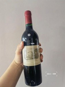 ​82拉菲红酒价格多少(红酒82年拉菲价格)