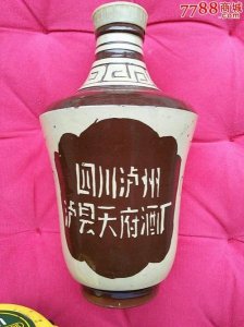 ​四川泸州泸州酒厂生产的泸奇轩牌系列产品(四川泸州泸州酒厂出的)