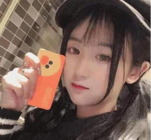 杨清柠妈妈开直播，对杨清柠的评论毁三观，果然有其母就有其女