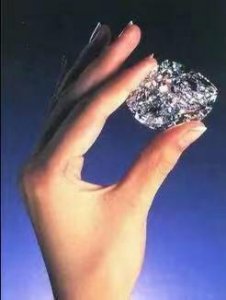 ​世界第三巨型钻石被发现 这颗世纪之钻 估值近130亿元人民币