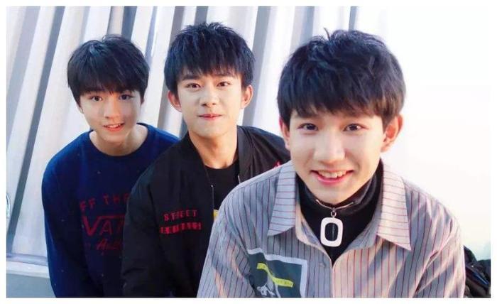 TFBOYS终于同框，合体录制VCR，易烊千玺的身高抢镜了