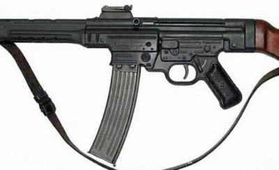 ​被誉为世界上最“牛”的突击步枪，stg-44成为二战士兵的噩梦