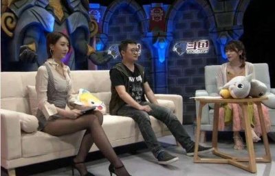 ​LOL：以腿出名的女解说，饺子君揽获20万粉丝，但都不如她