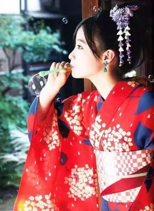 日本美女人体摄影：身穿和服的日本美女图片集