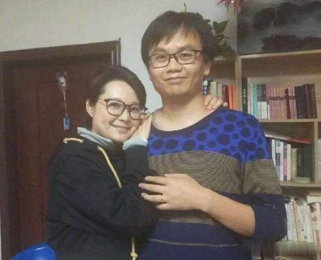 袁立和3婚老公频频秀恩爱，男方财力不如她，被曝住在贫民区？