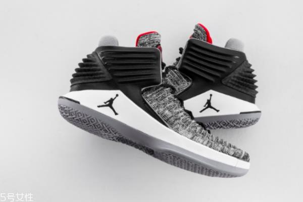 aj32和lbj15脚感对比 体重不同感受不同