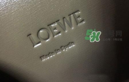 loewe barcelona真假怎么辨别_罗意威三角包真假对比图