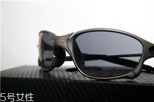 oakley是奢侈品牌吗？欧克利属于奢侈品吗？