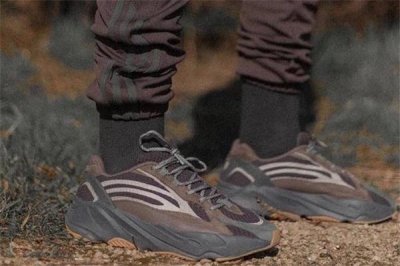 ​yeezy 700 v2偏码吗 椰子700v2鞋码选择攻略